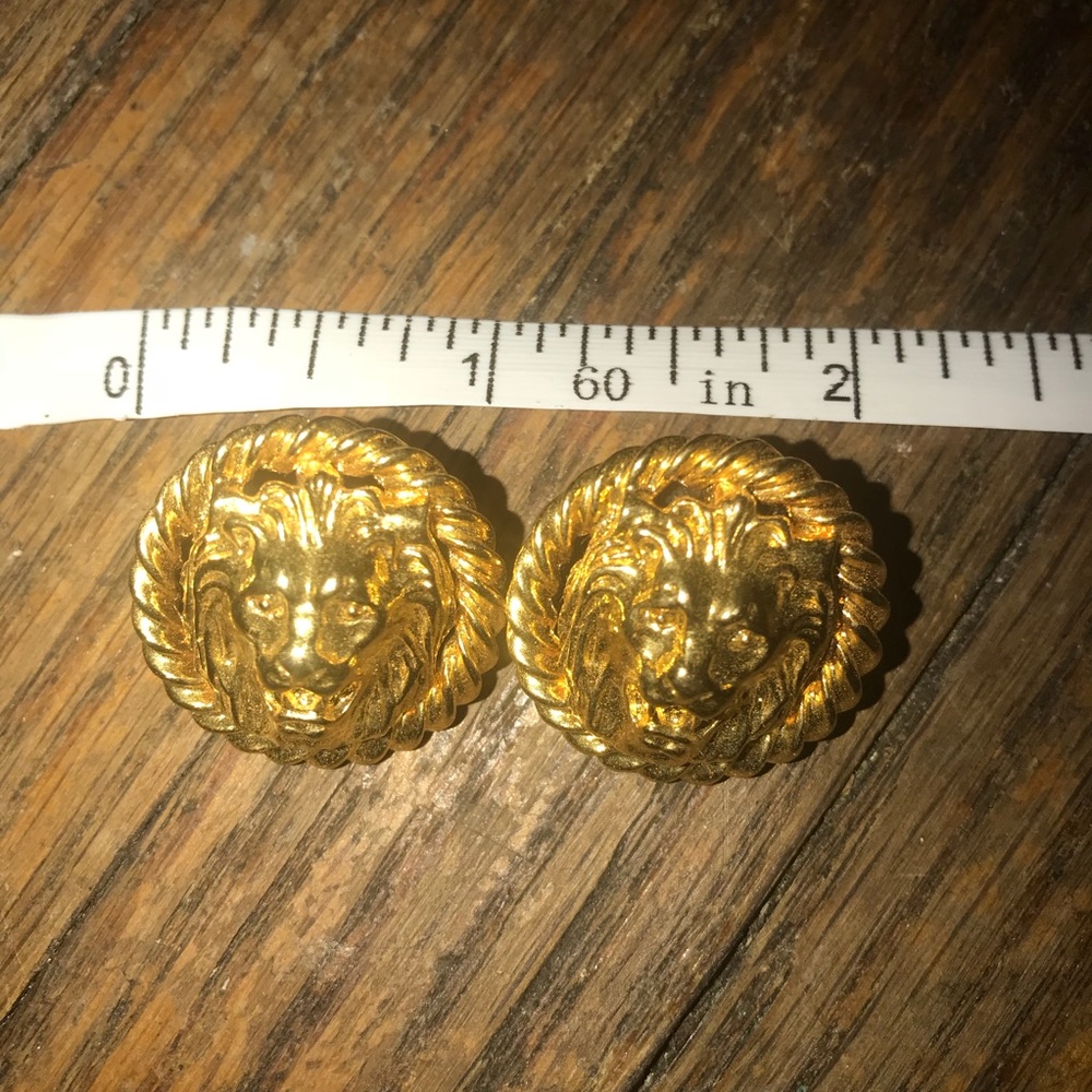 ❤️ Vintage Anne Klein Lion’s Head earrings. ❤️